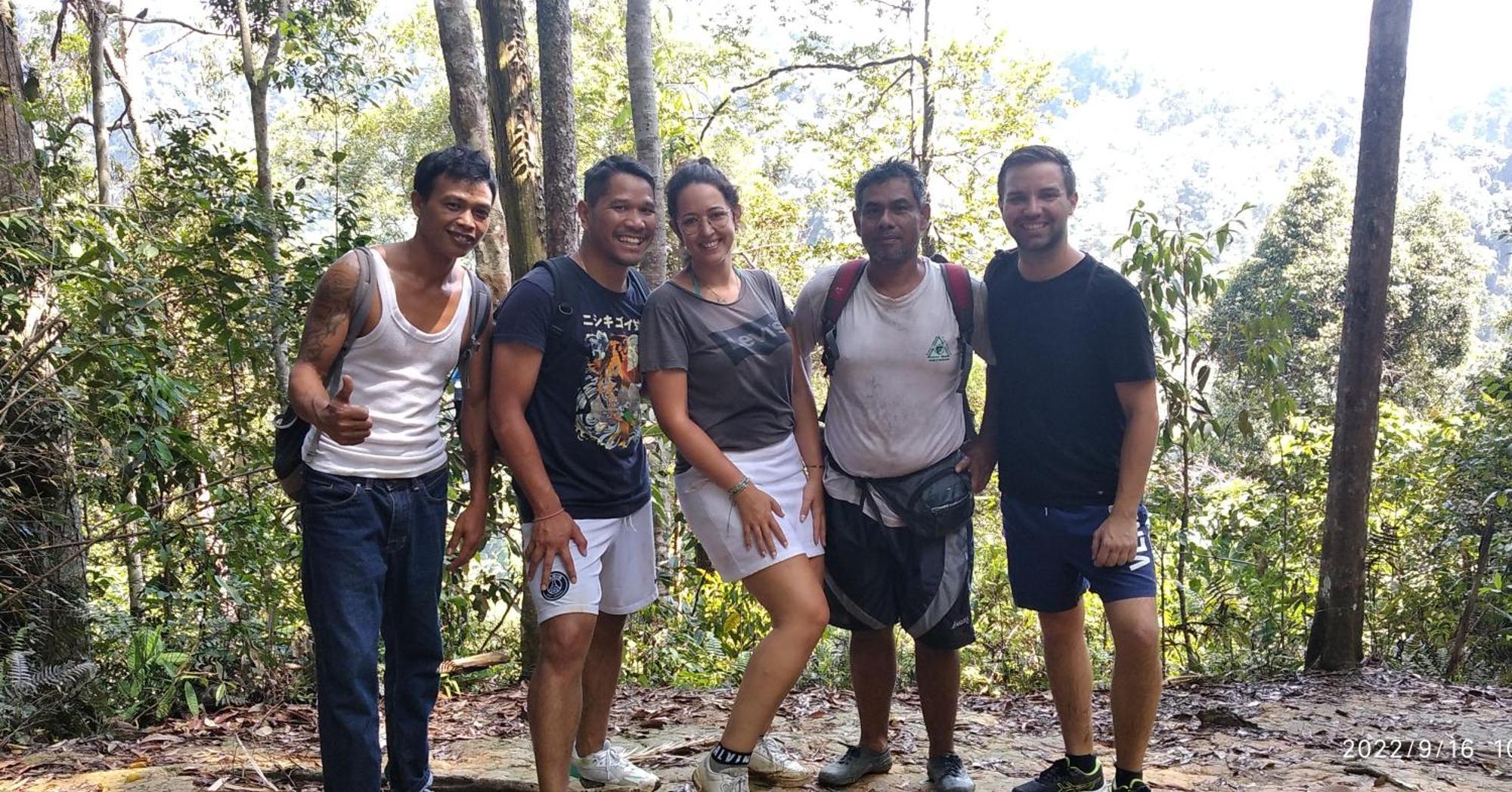 Orangutantreksumatra & Lovely Jungle Lodge Only Book If You Are Treking With Us Bukit Lawang Szoba fotó