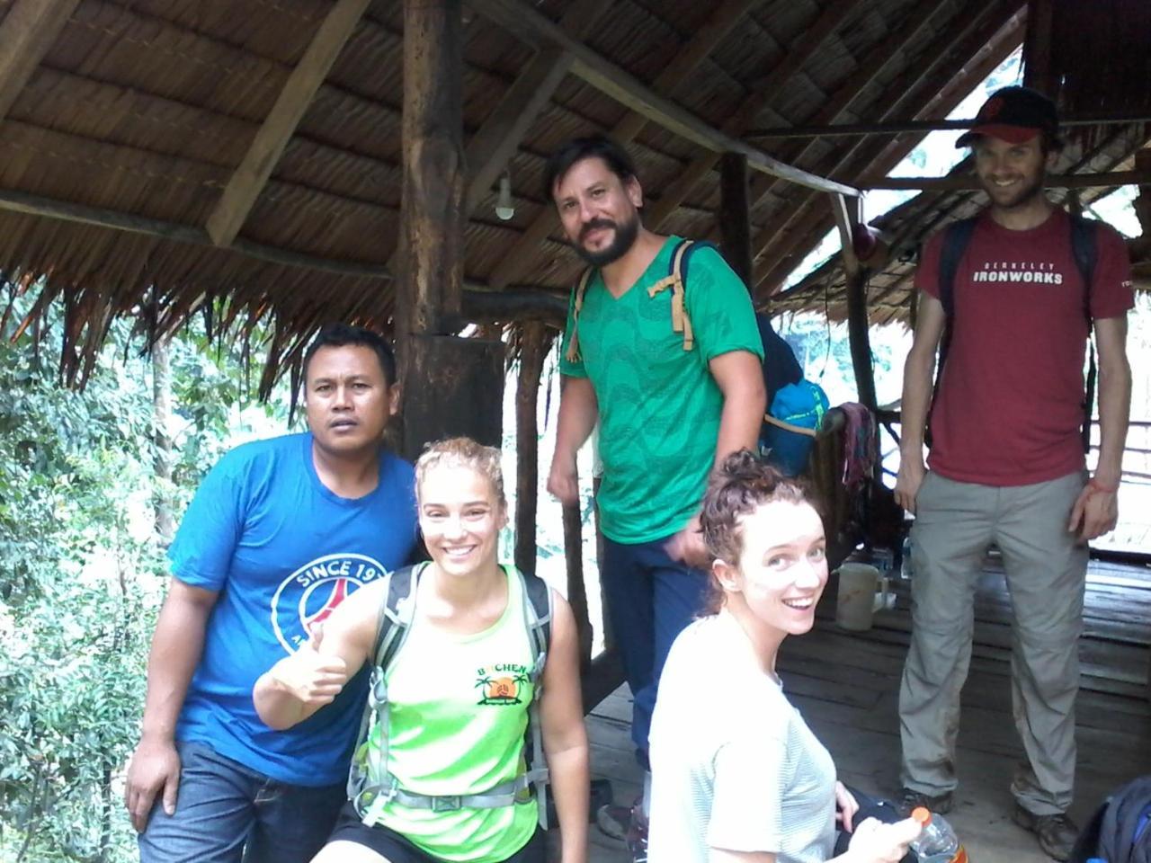 Orangutantreksumatra & Lovely Jungle Lodge Only Book If You Are Treking With Us Bukit Lawang Szoba fotó