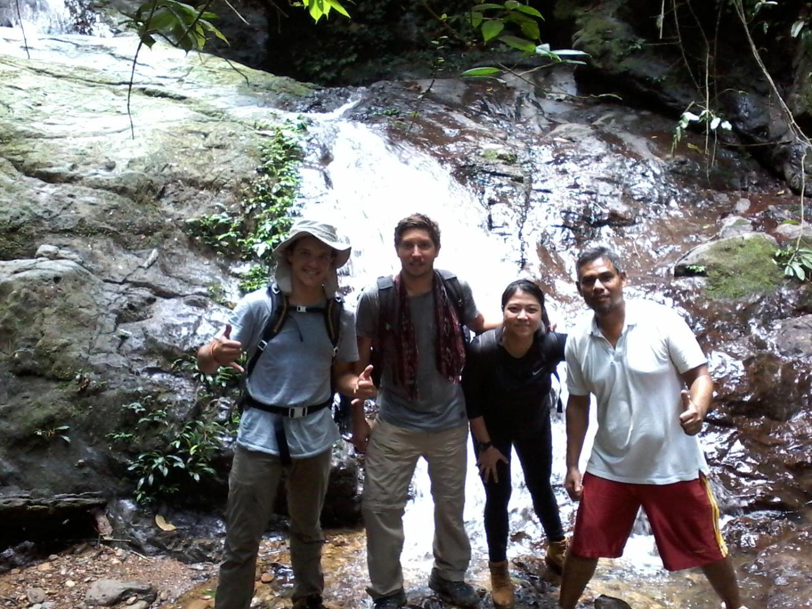 Orangutantreksumatra & Lovely Jungle Lodge Only Book If You Are Treking With Us Bukit Lawang Szoba fotó