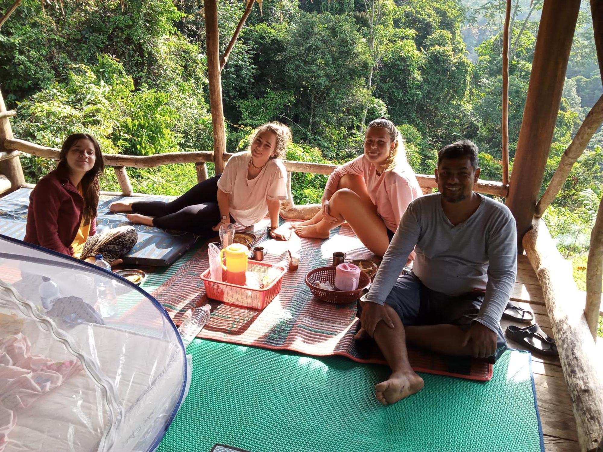 Orangutantreksumatra & Lovely Jungle Lodge Only Book If You Are Treking With Us Bukit Lawang Szoba fotó